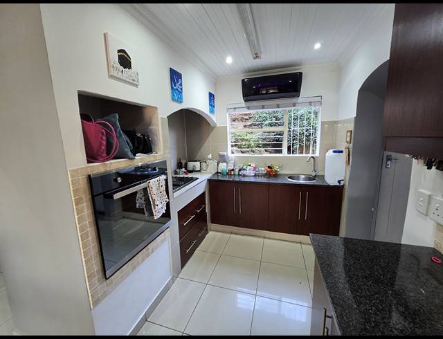 4 BEDROOM FREEHOLD FOR SALE IN BASSONIA